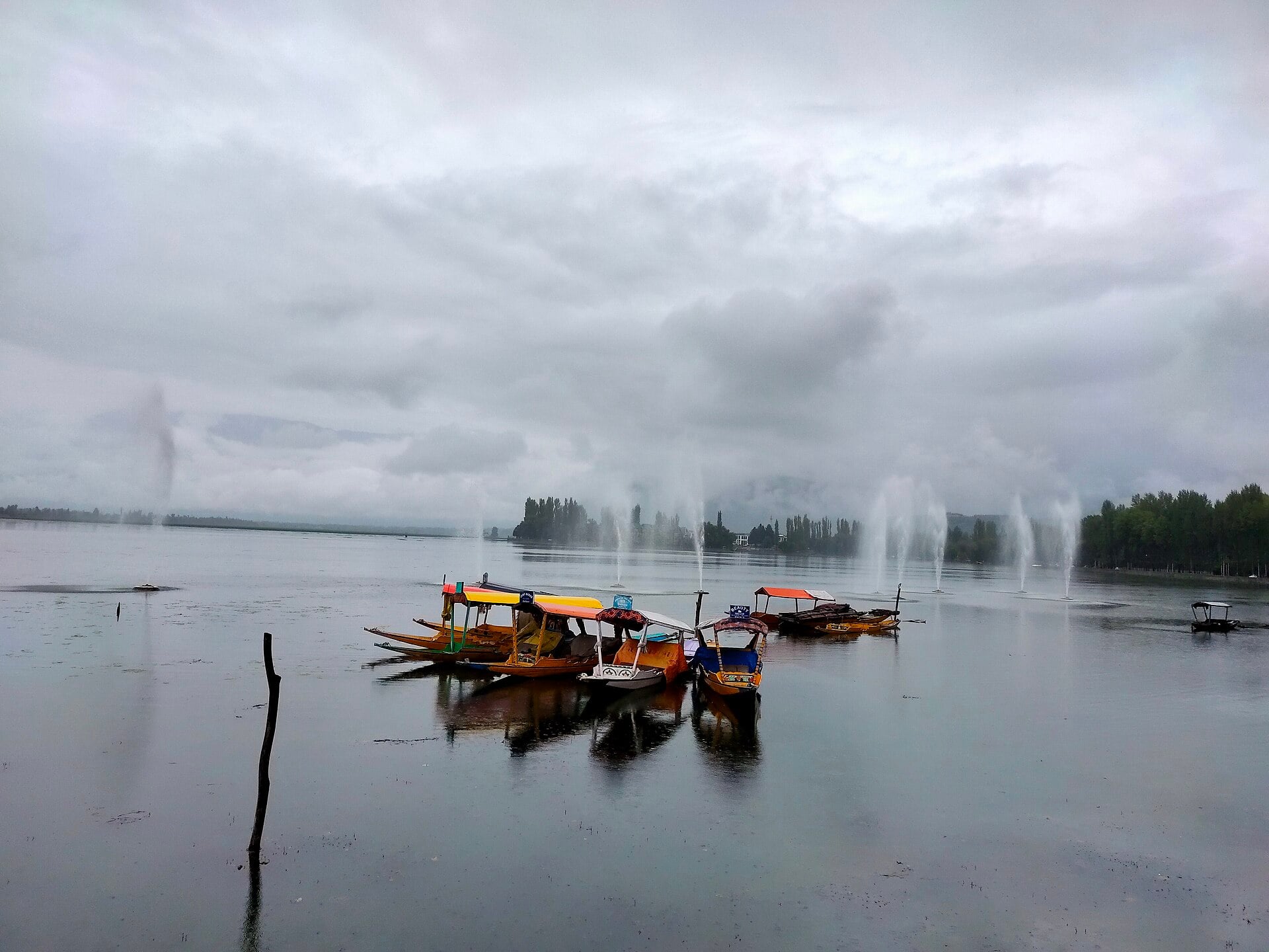 Kashmir > "earth's heaven on earth"
